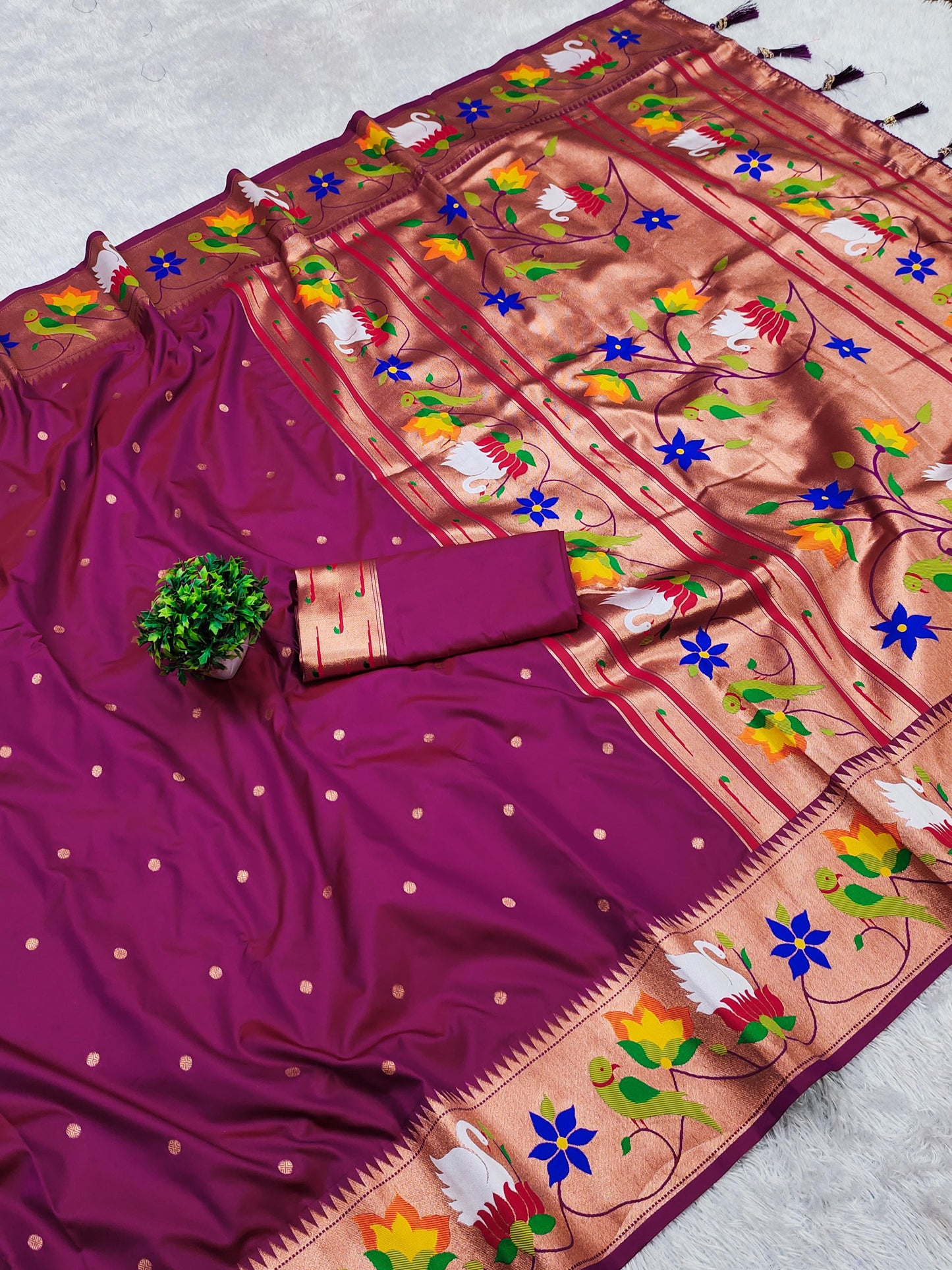 RAJHUNS PAITHANI
