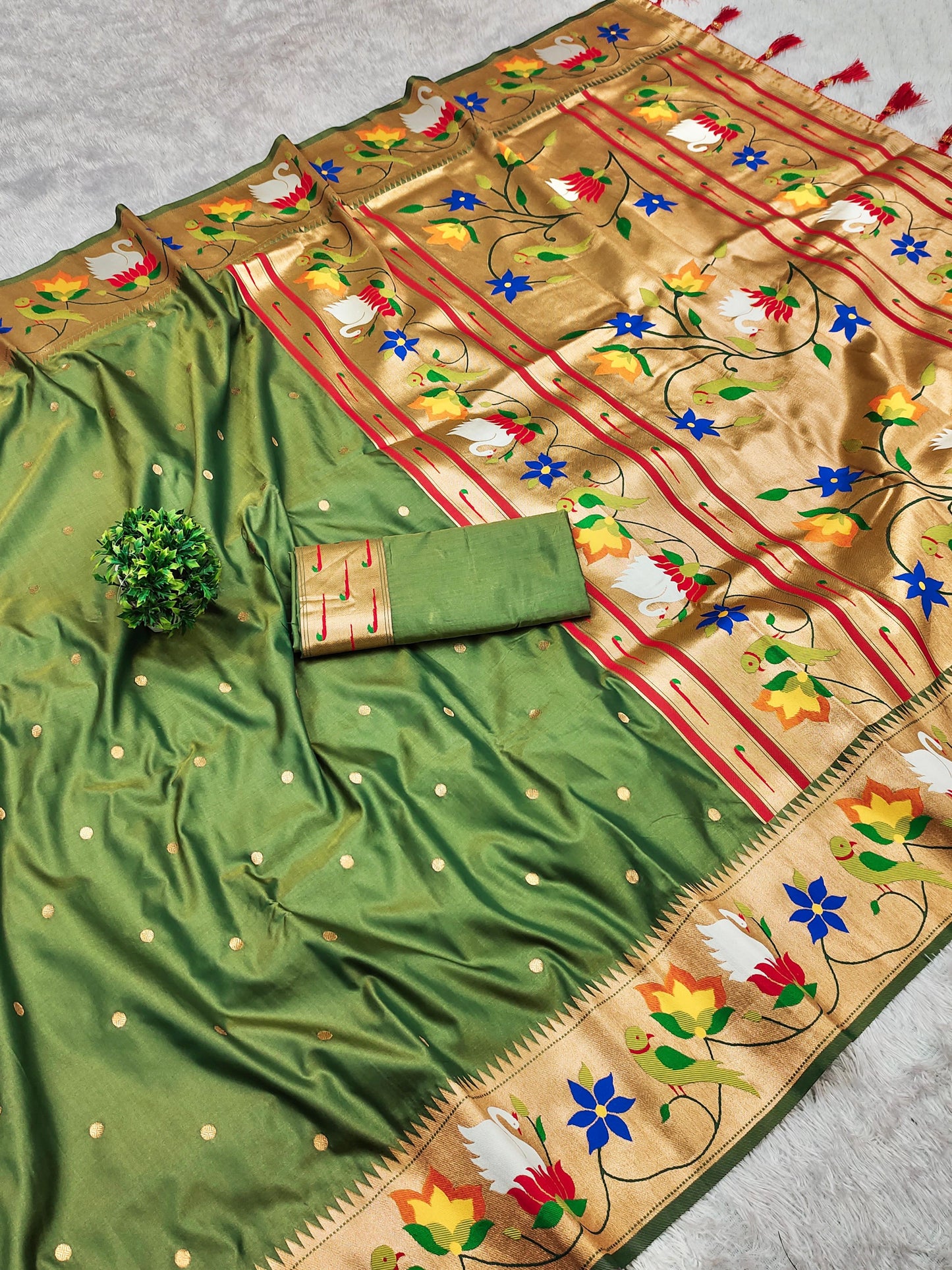 RAJHUNS PAITHANI
