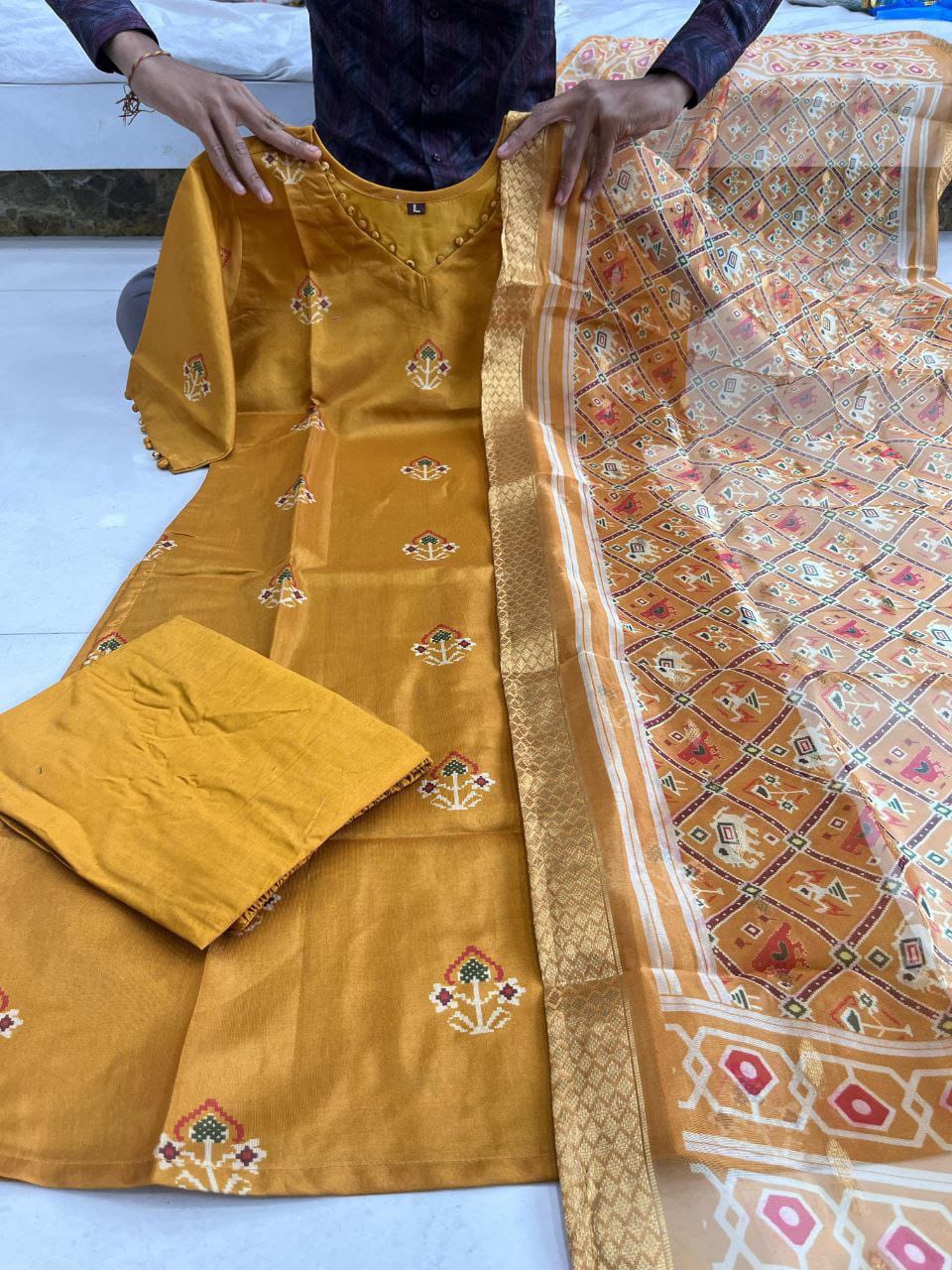 ✨ New Arrival – Elegant Simmer Silk Suit Set ✨