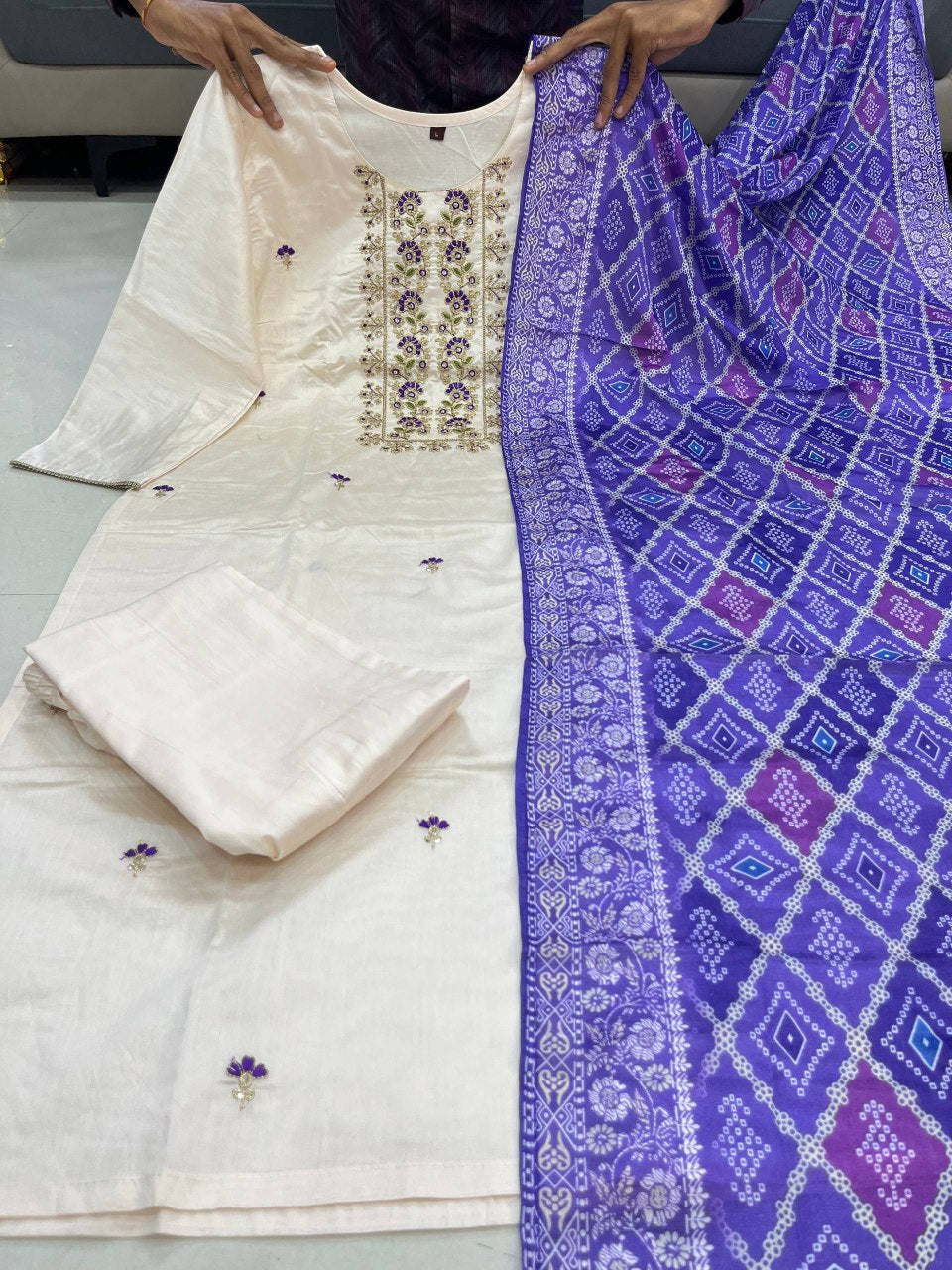 🌸 Graceful Banarasi Bandhej Suit Set ✨
