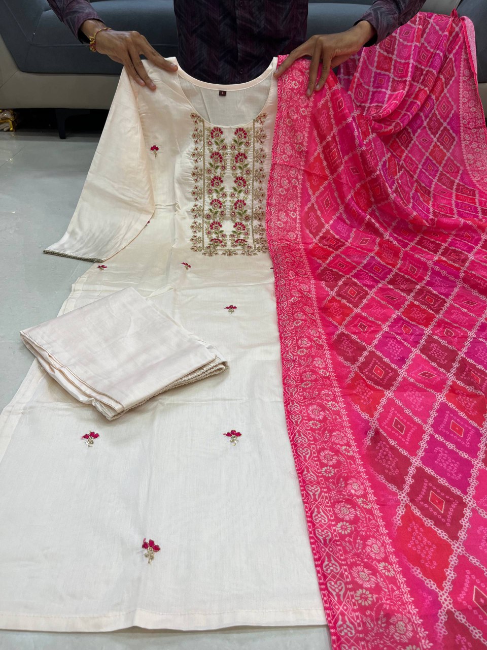 🌸 Graceful Banarasi Bandhej Suit Set ✨