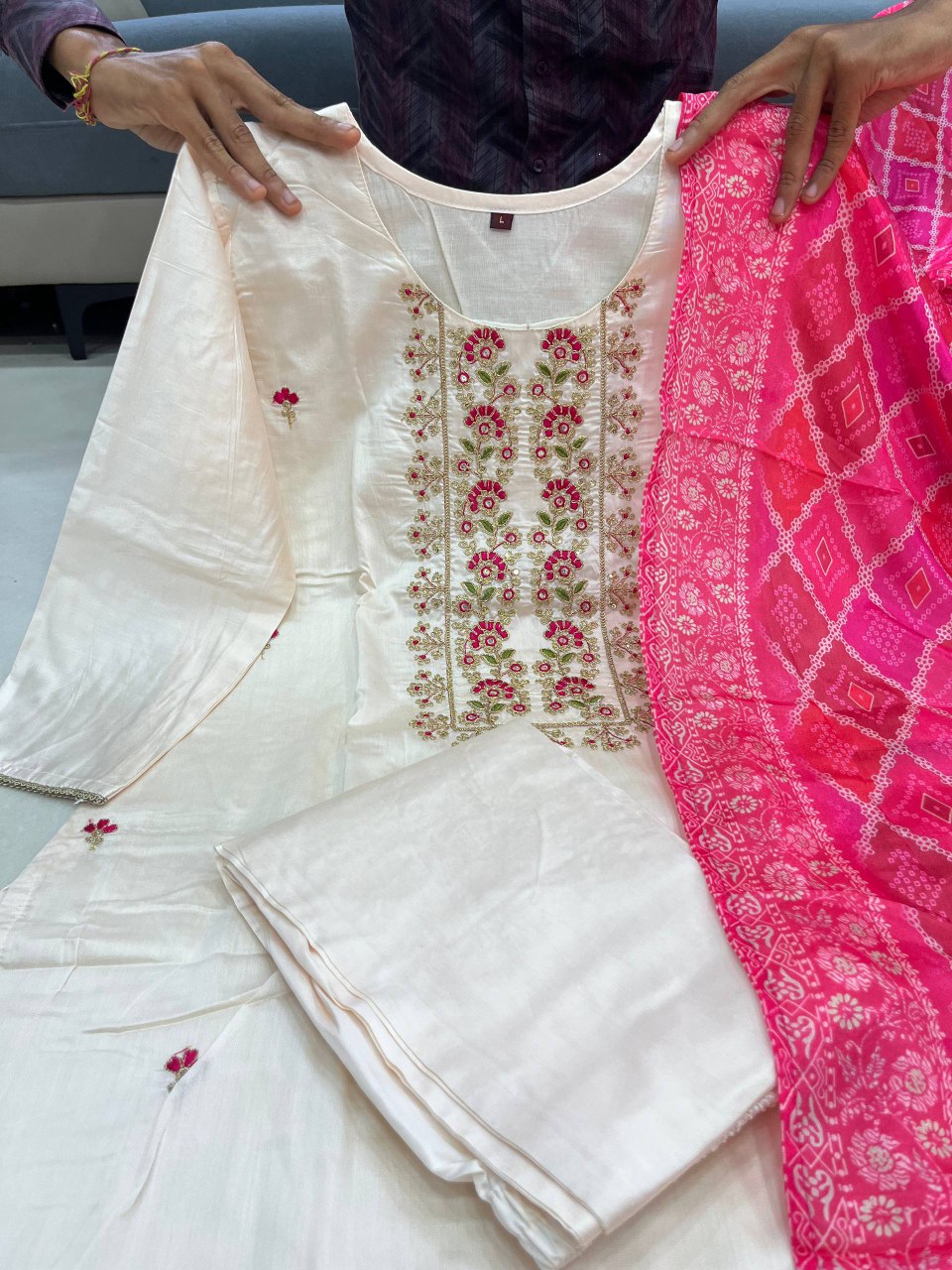 🌸 Graceful Banarasi Bandhej Suit Set ✨