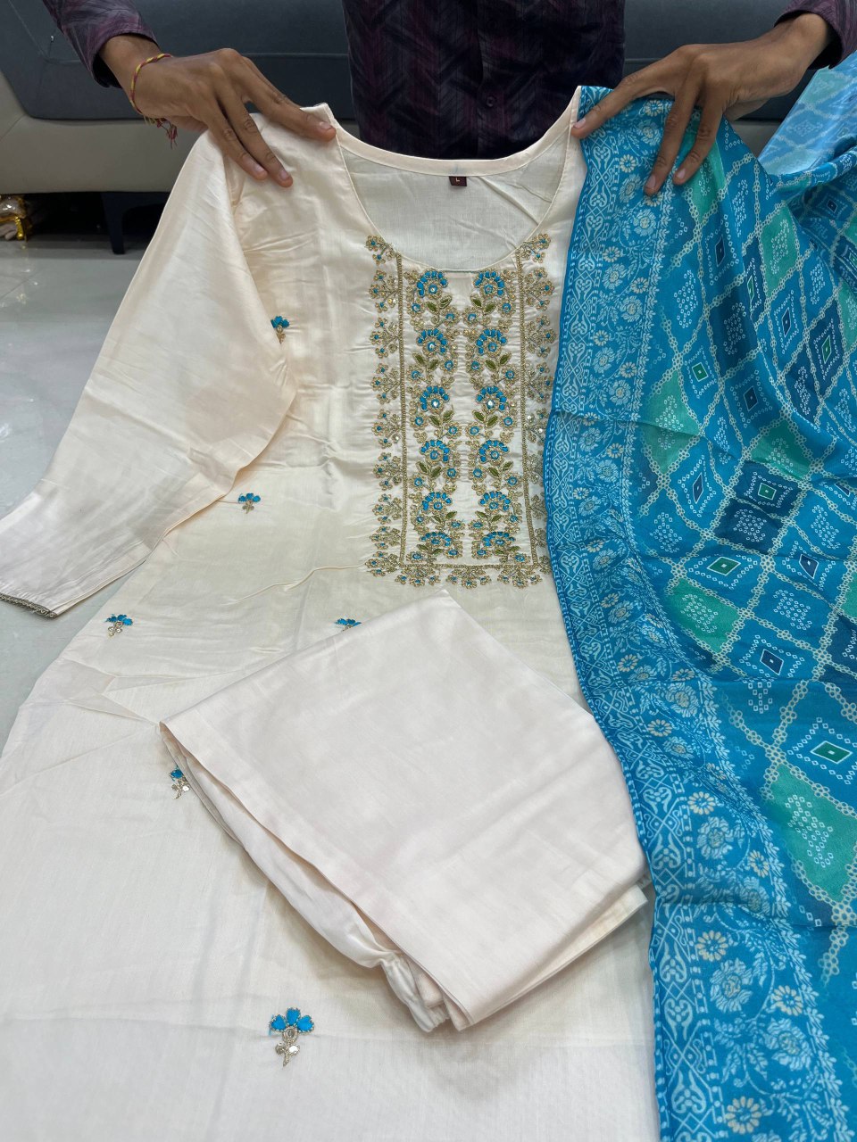 🌸 Graceful Banarasi Bandhej Suit Set ✨