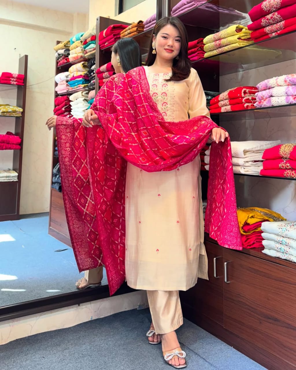 🌸 Graceful Banarasi Bandhej Suit Set ✨