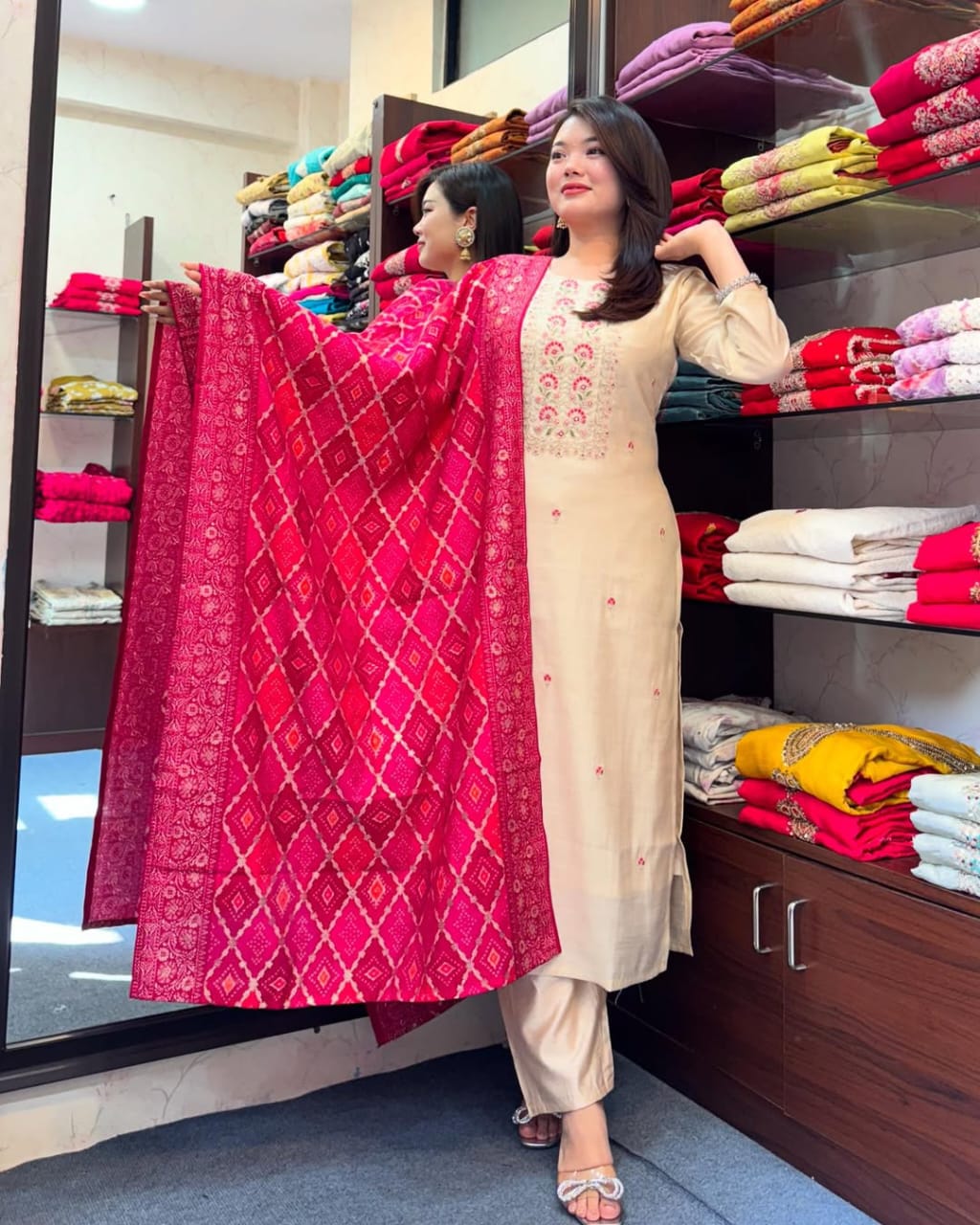 🌸 Graceful Banarasi Bandhej Suit Set ✨