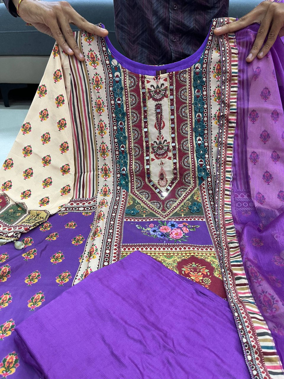 Lightweight Embroidered Kurti Set for Festive Occasions