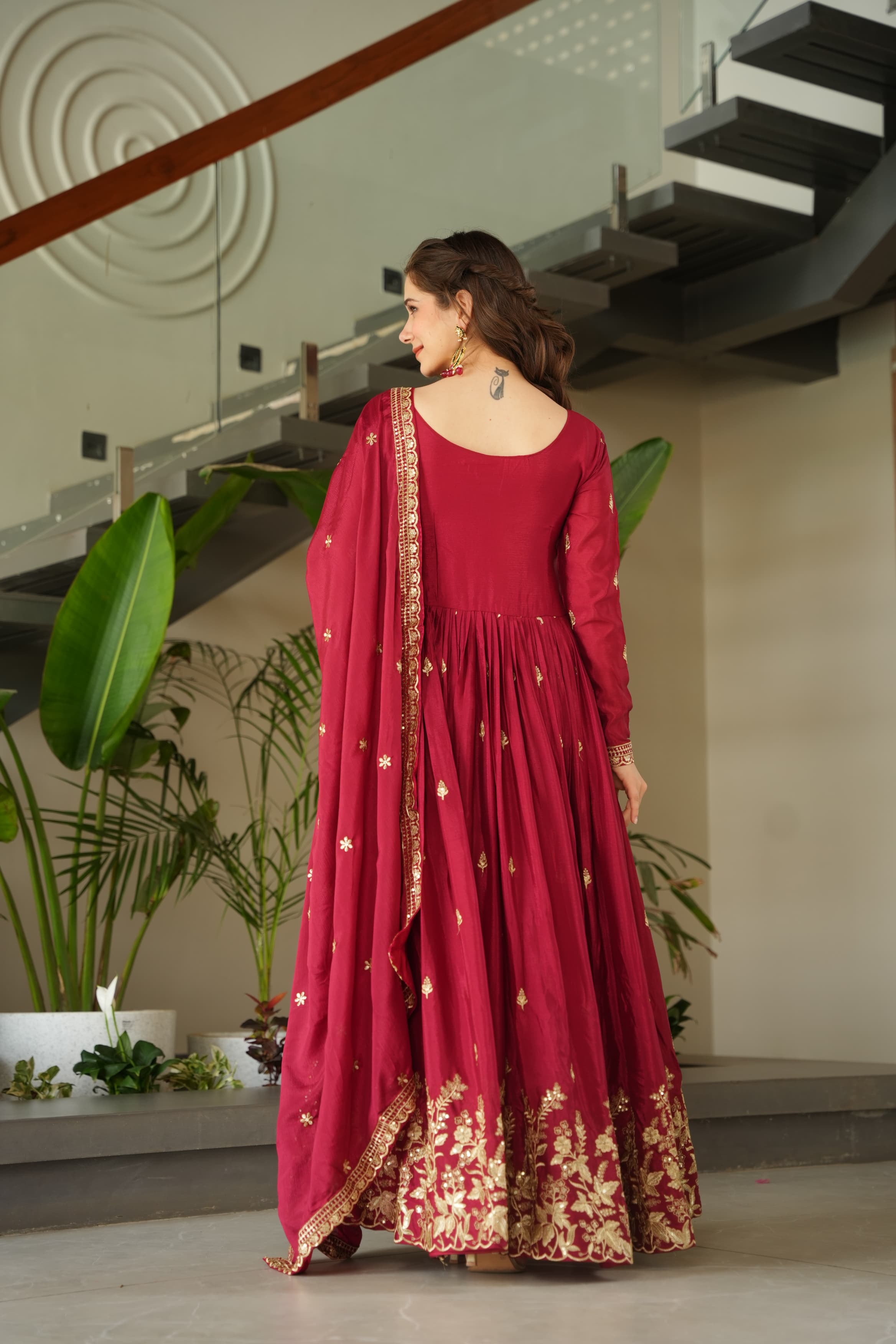 Full sleeve round neck gown