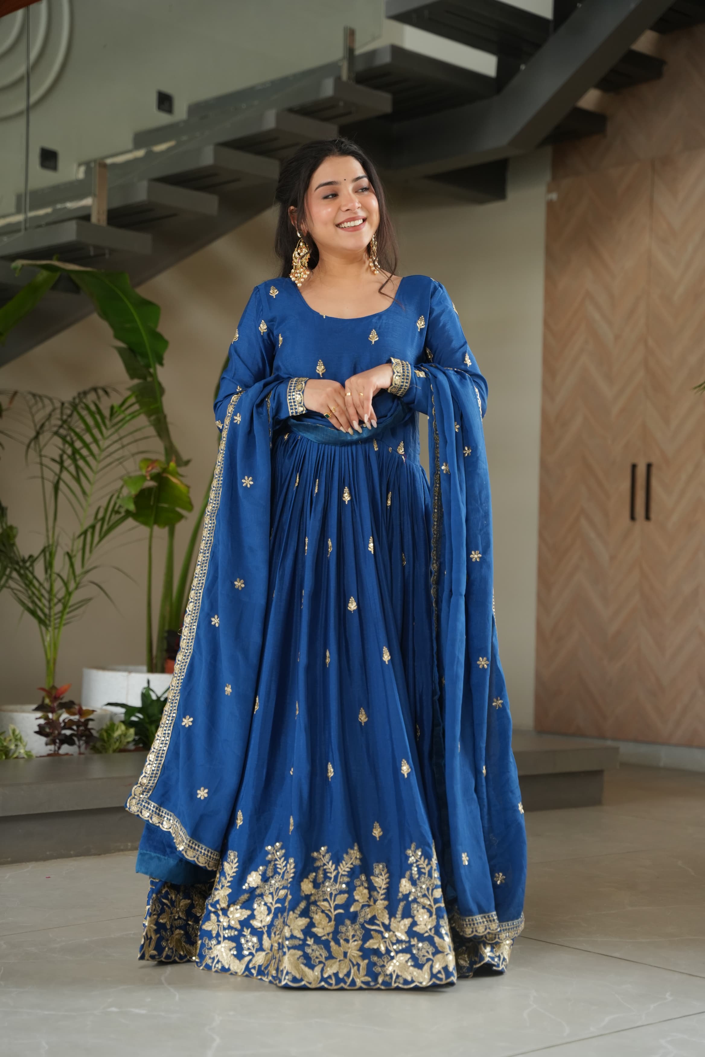 Round neck full sleeve gown