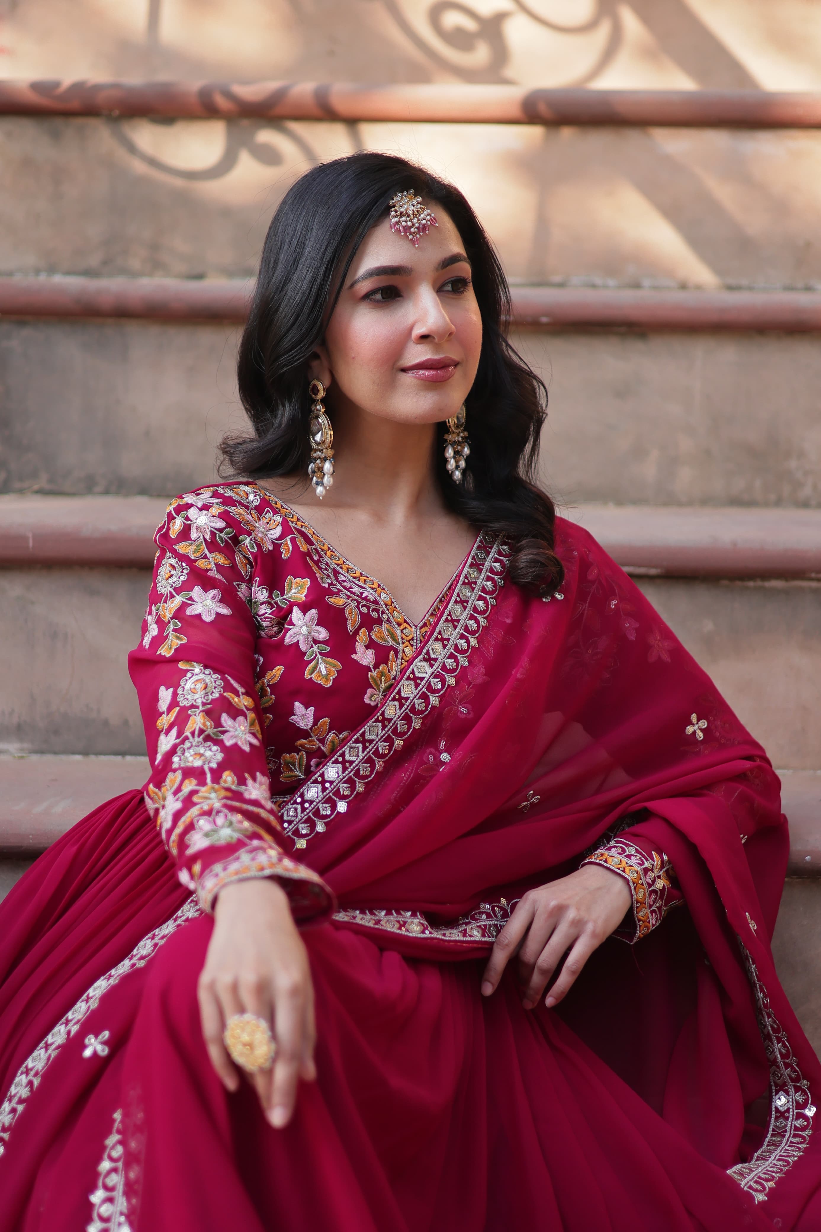 EXCLUSIVE FESTIVE EDITION
HAND EMBROIDERED SEQUINS
FULL INNER ★ ROYAL FALL