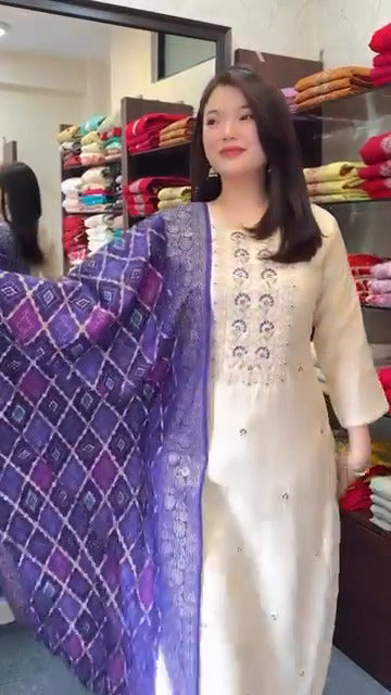 🌸 Graceful Banarasi Bandhej Suit Set ✨