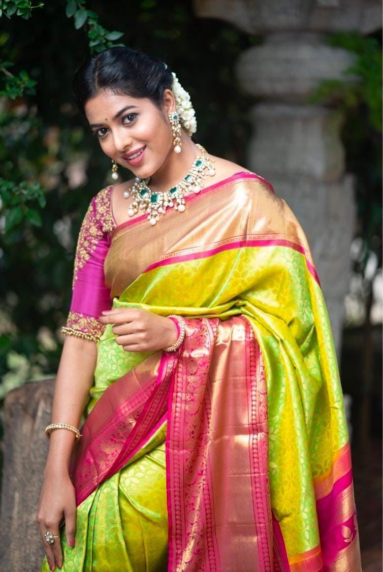 Green  Color Soft Lichi Silk Saree