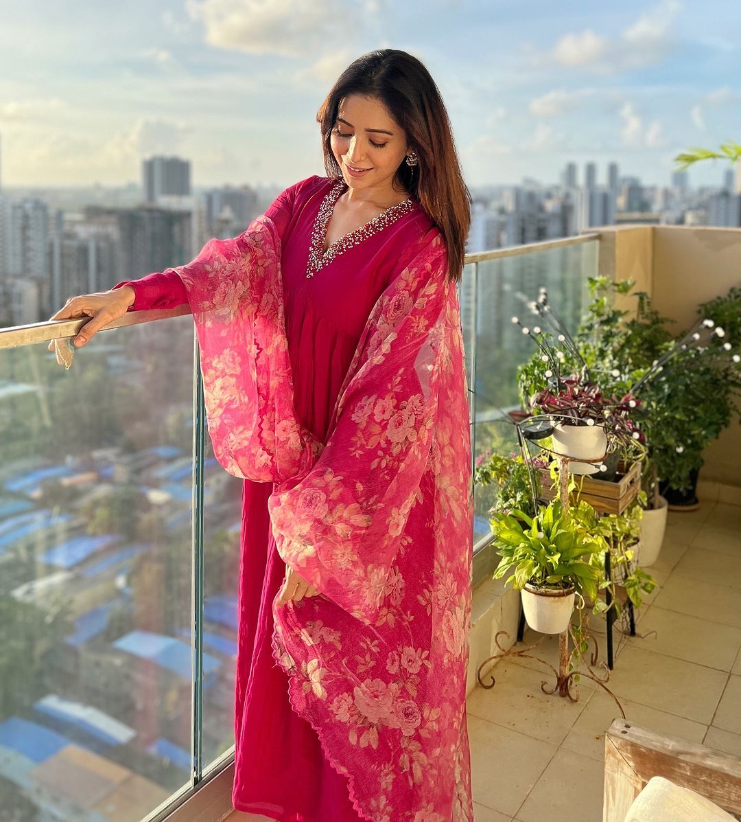 Pure Chanderi Pink Suit Set with Handcrafted Neck, Cotton Pants & Organza Dupatta
