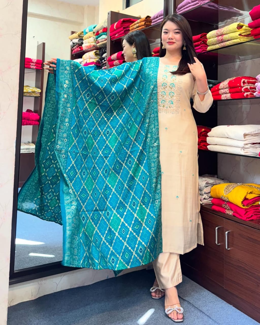 🌸 Graceful Banarasi Bandhej Suit Set ✨