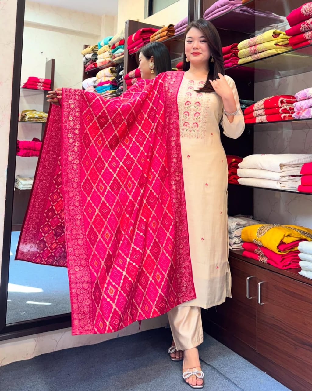 🌸 Graceful Banarasi Bandhej Suit Set ✨