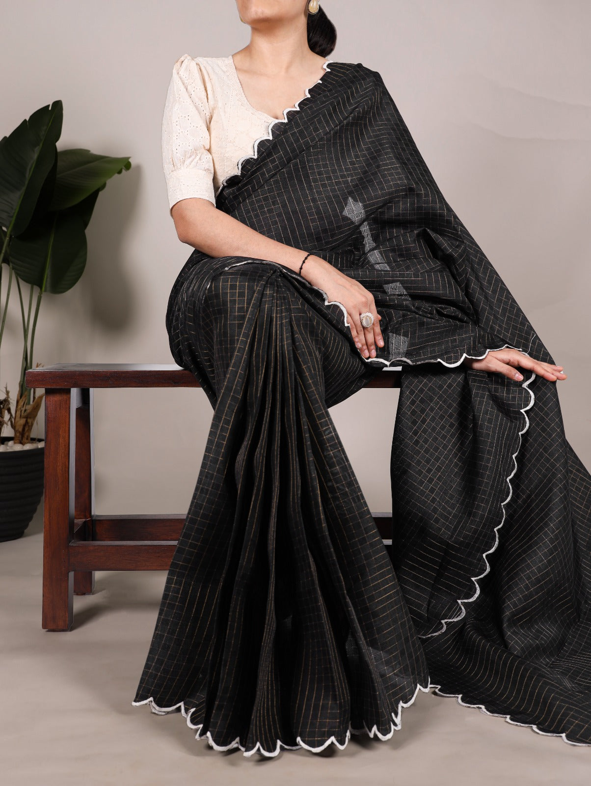 Embrace traditional elegance with this Gadhwal Chex Saree