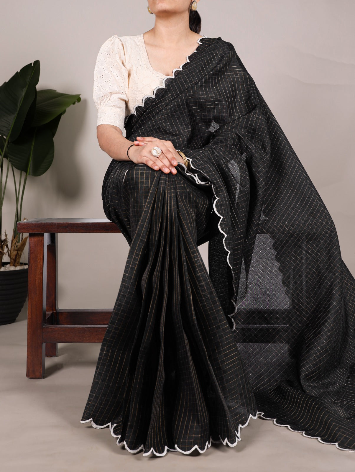Embrace traditional elegance with this Gadhwal Chex Saree