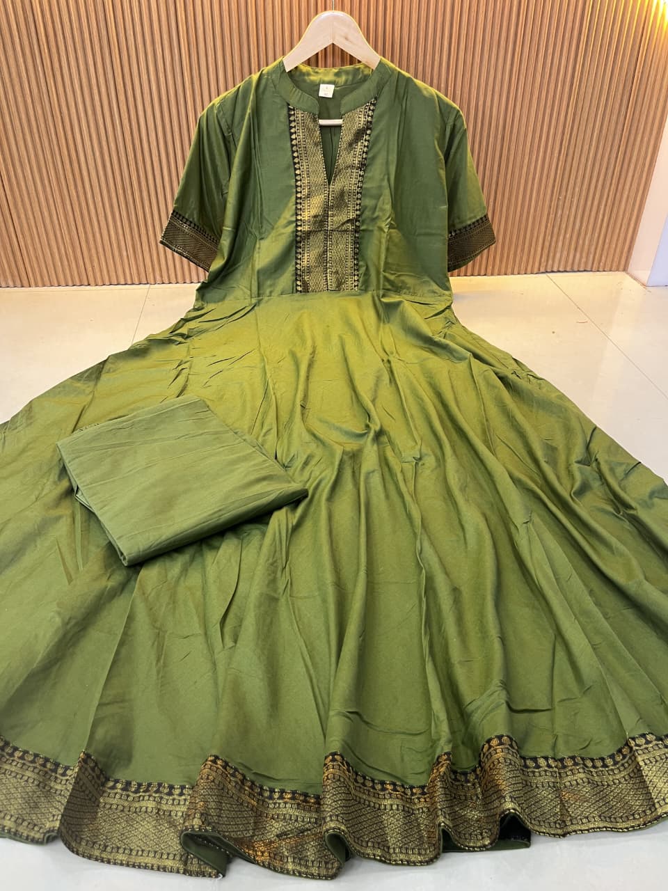 Elegant Traditional Chanderi Suit Set for Festive Wear