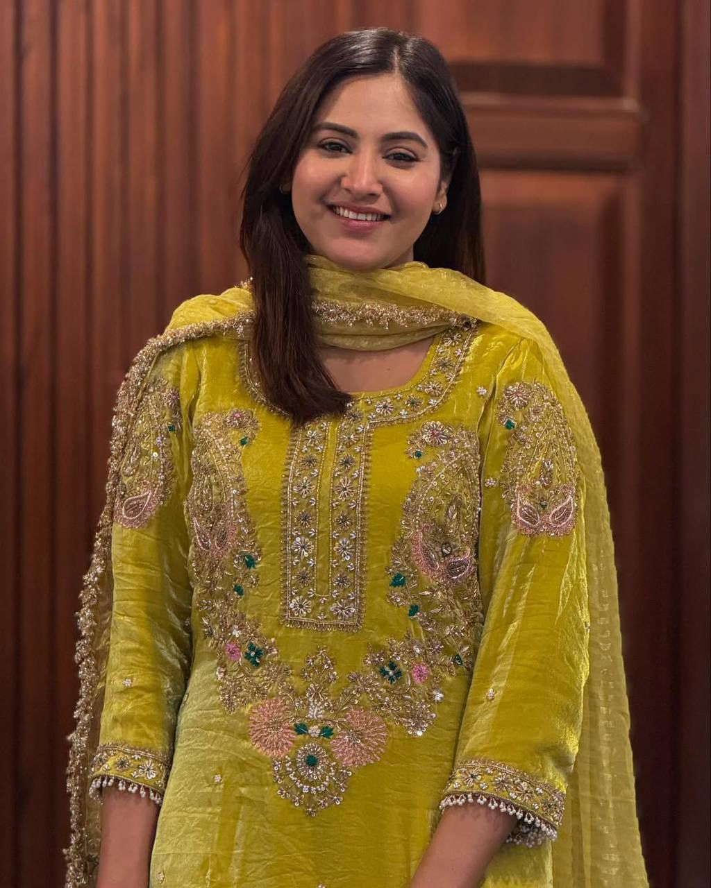 Fendy Fabric Sequins Embroidered Suit Set with Lace Dupatta
