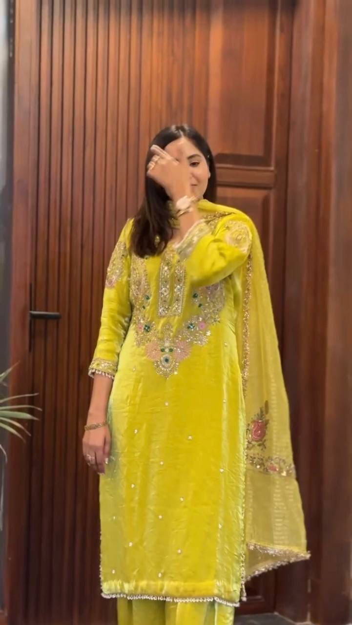 Fendy Fabric Sequins Embroidered Suit Set with Lace Dupatta