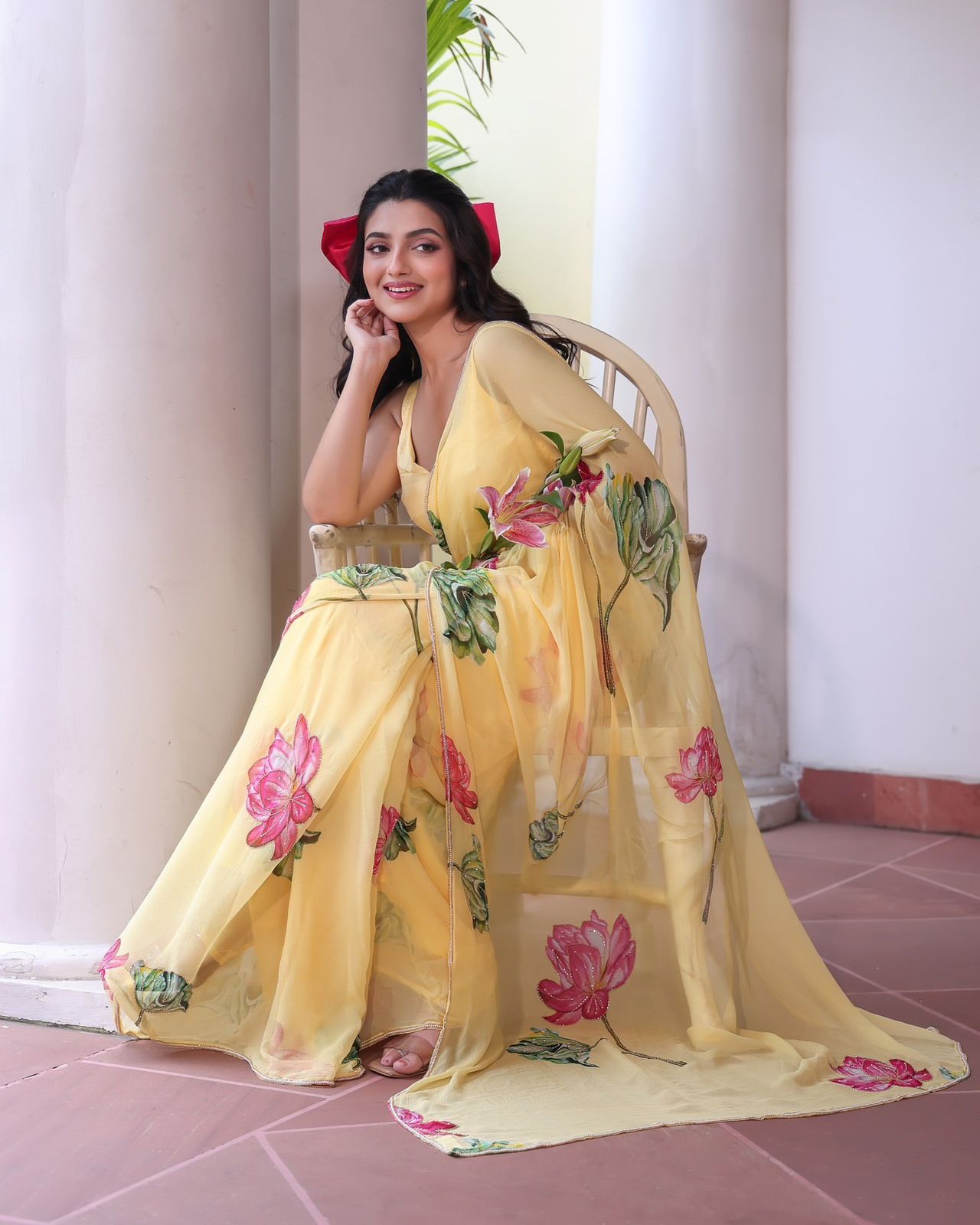 Elegant Floral Design Detailing on Saree