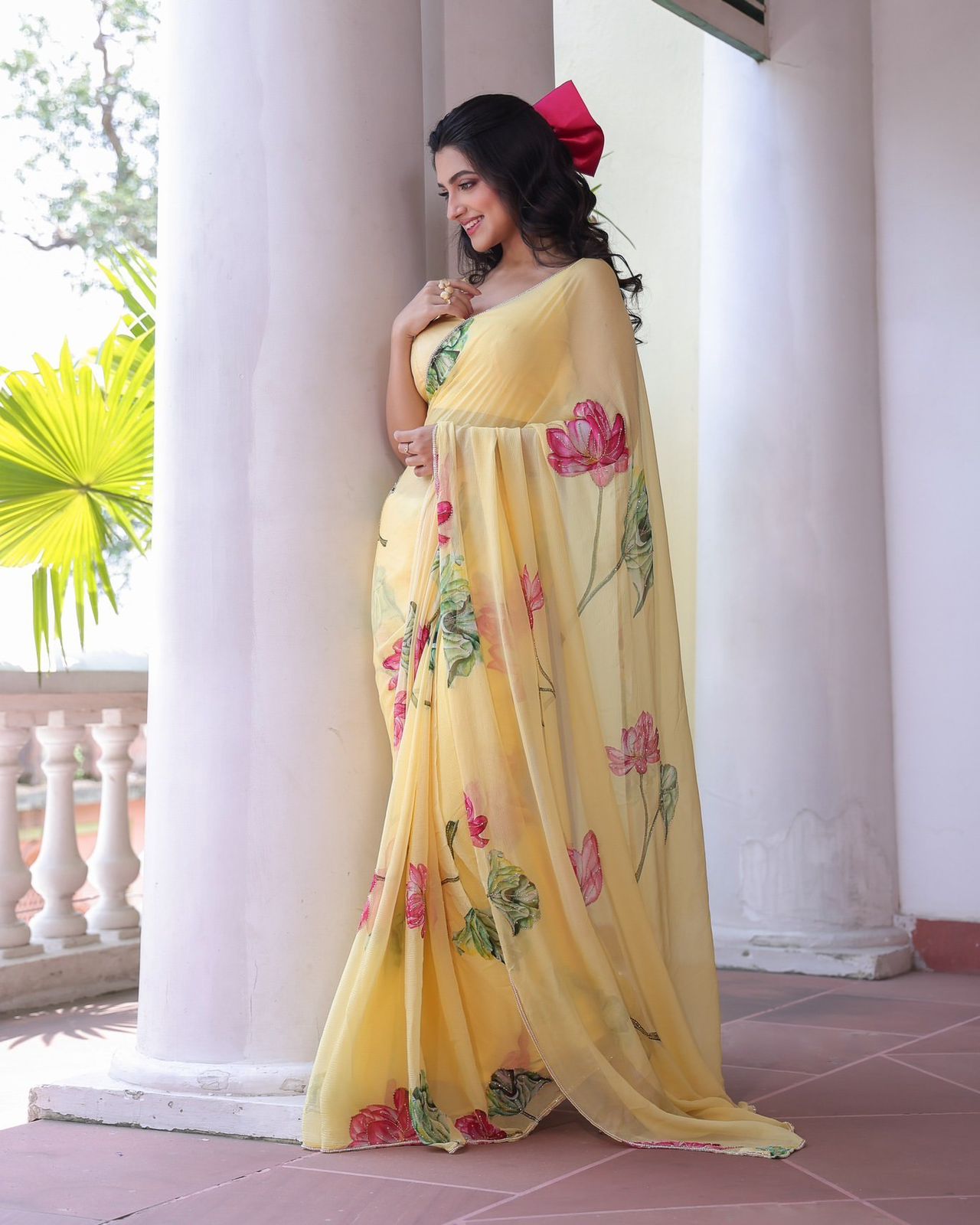 Elegant Floral Design Detailing on Saree