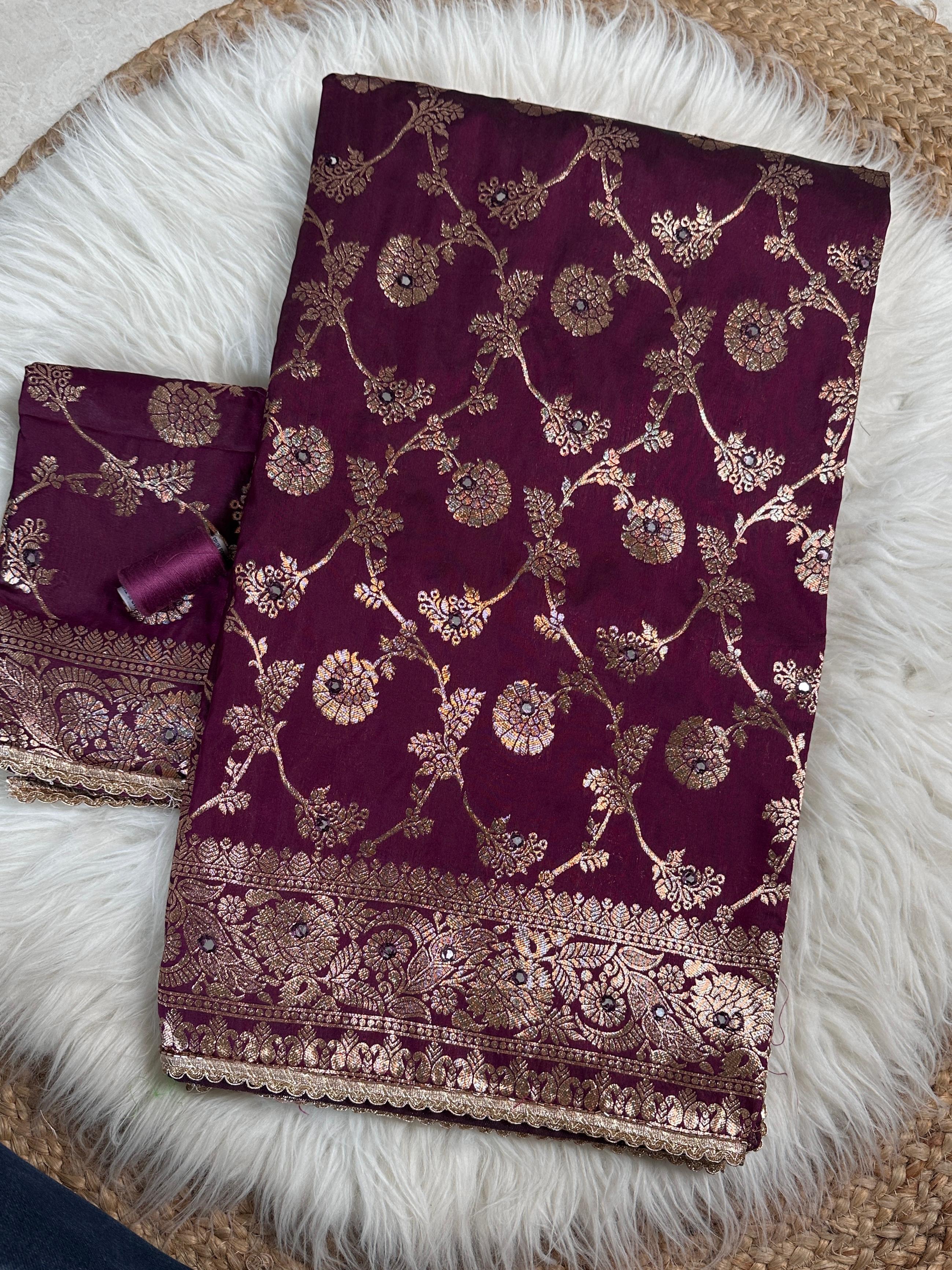 this Banarasi Silk Saree is designed to make your festive moments shine.
Featuring zari jacquard weaving