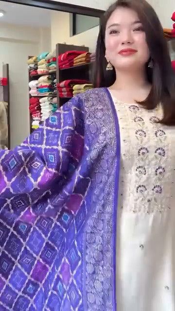 🌸 Graceful Banarasi Bandhej Suit Set ✨